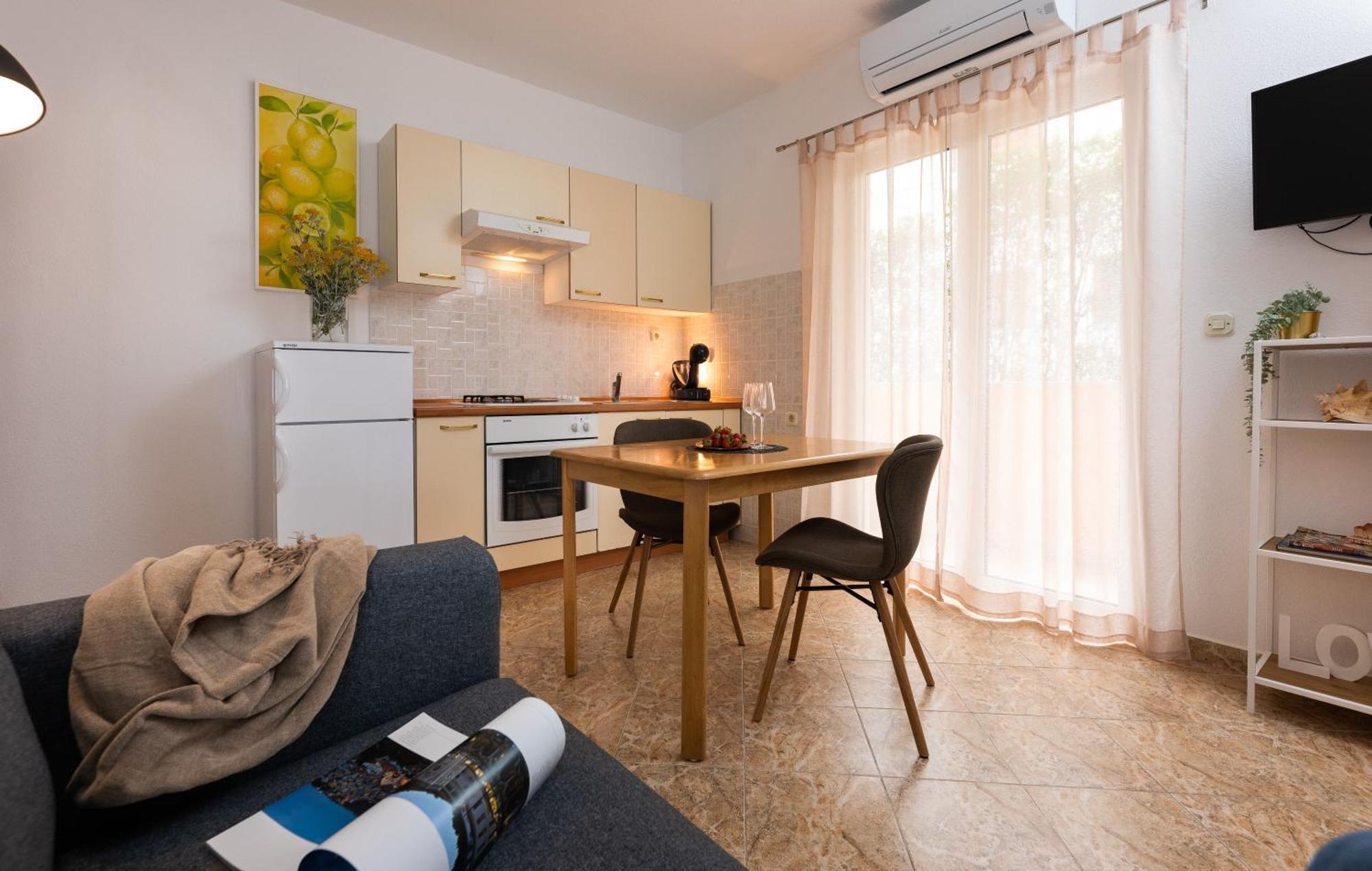 Sunny Elza Apartment