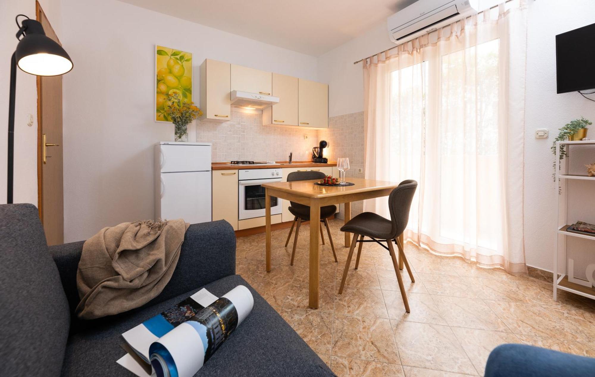 Sunny Elza Apartment