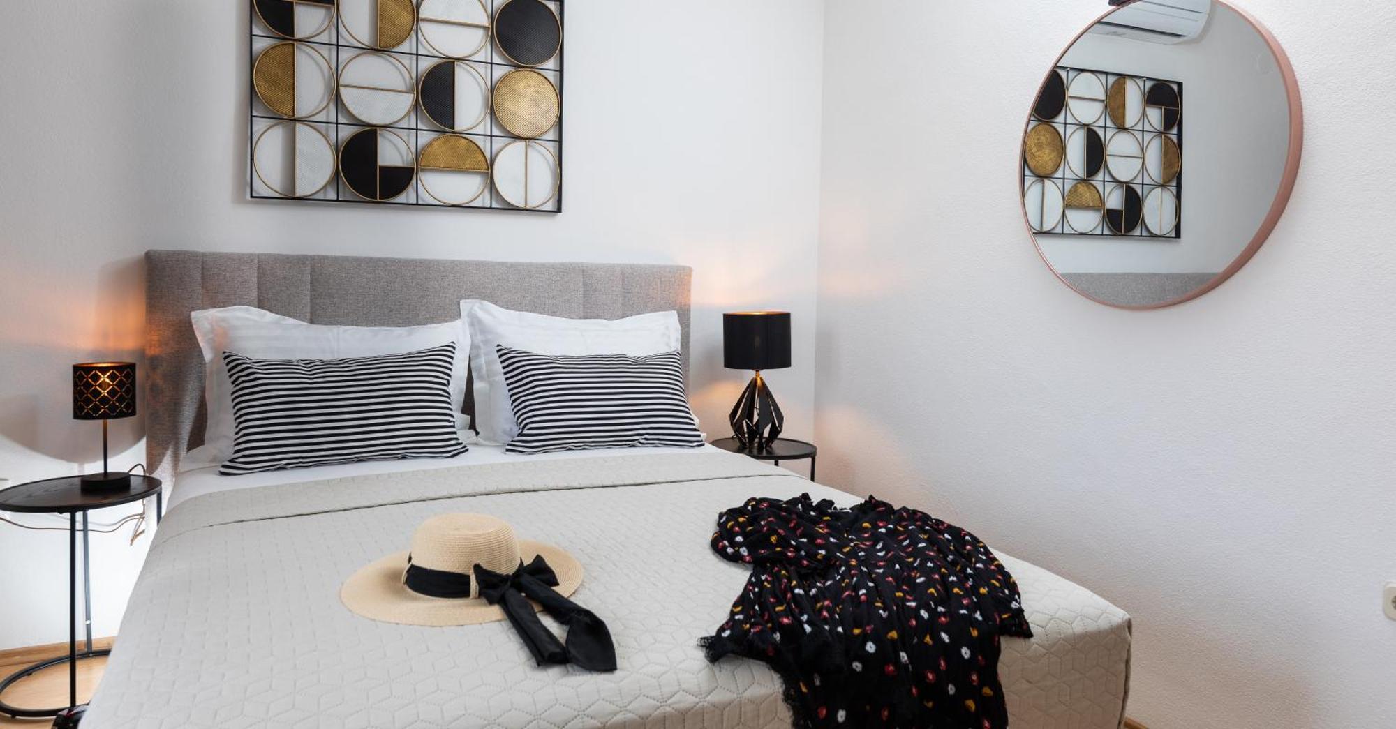 Sunny Elza Apartment
