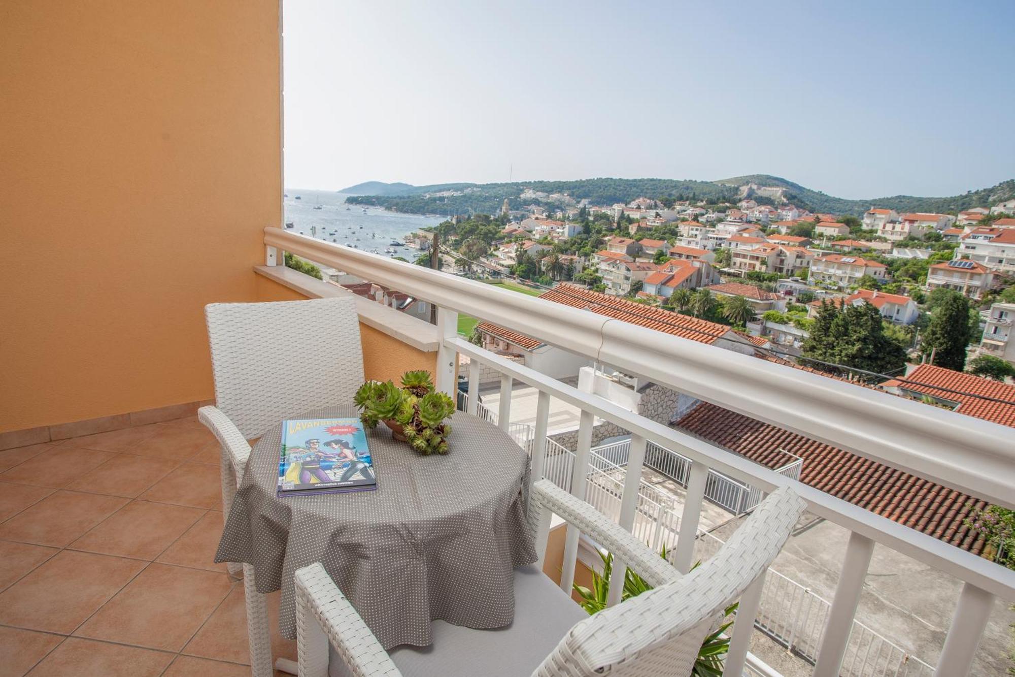 Apartment Sunny Elza Hvar Town