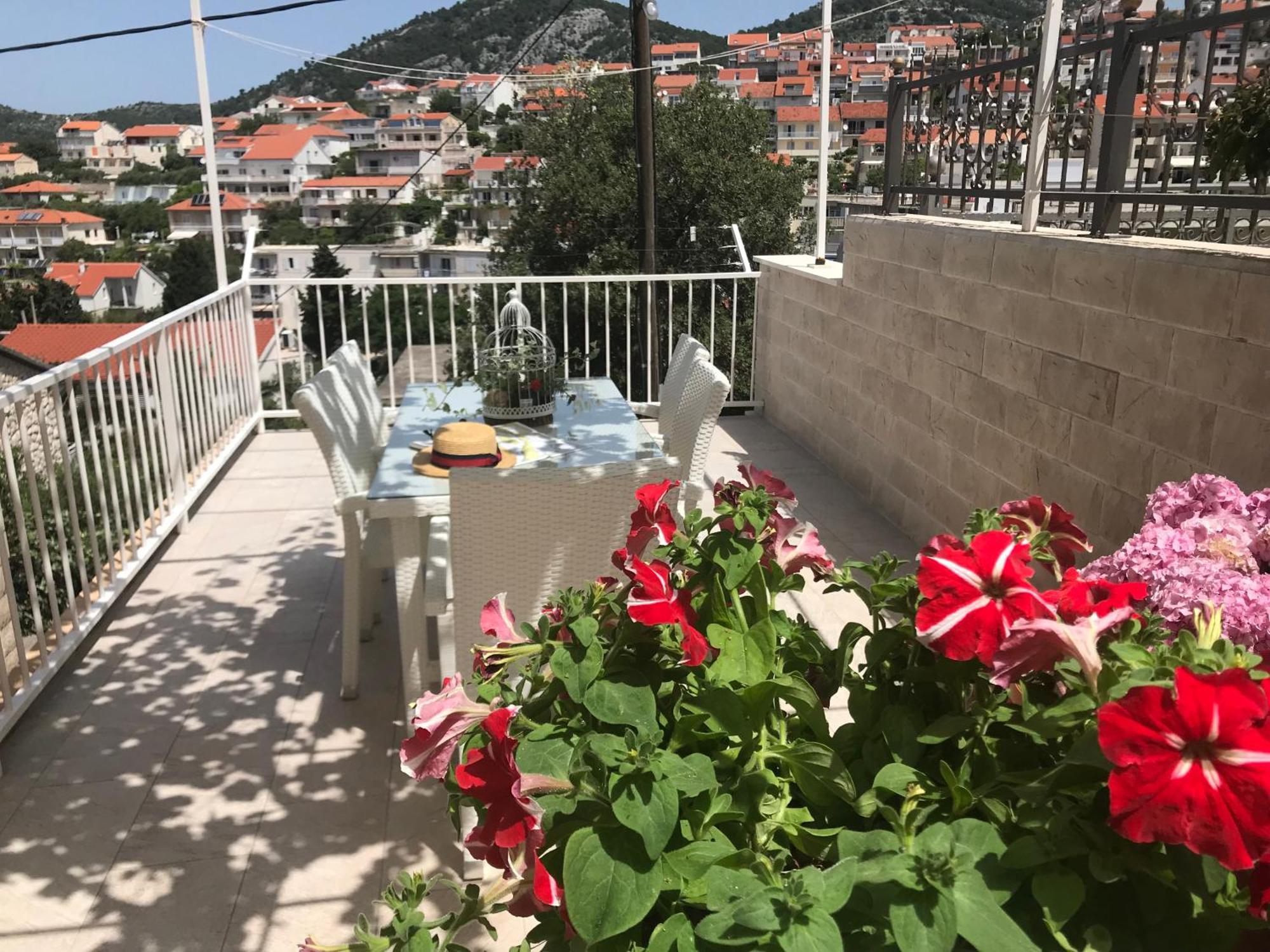 Sunny Elza * Hvar Town