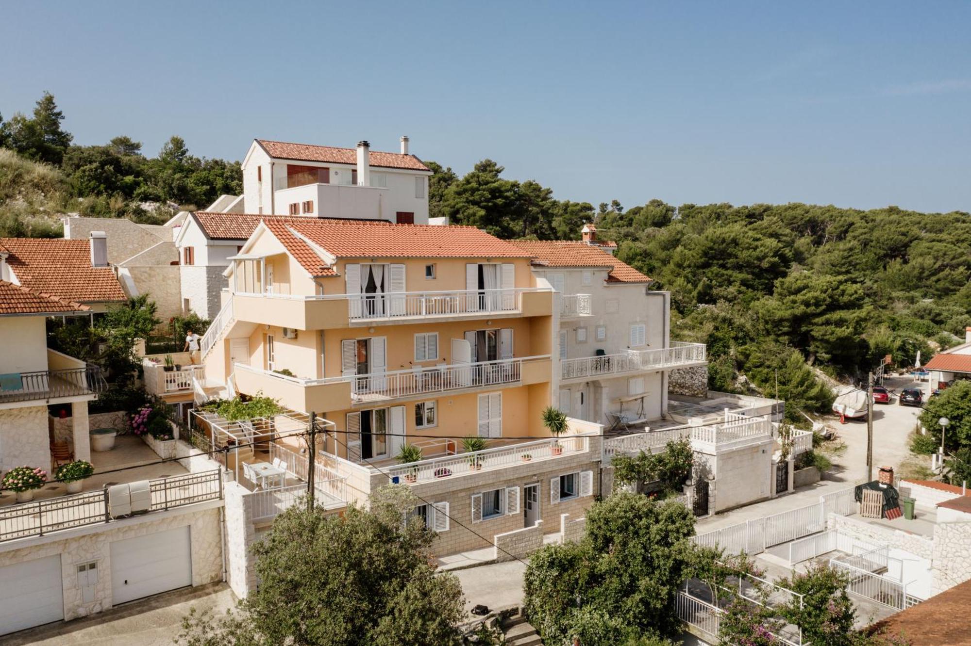 Sunny Elza Apartment